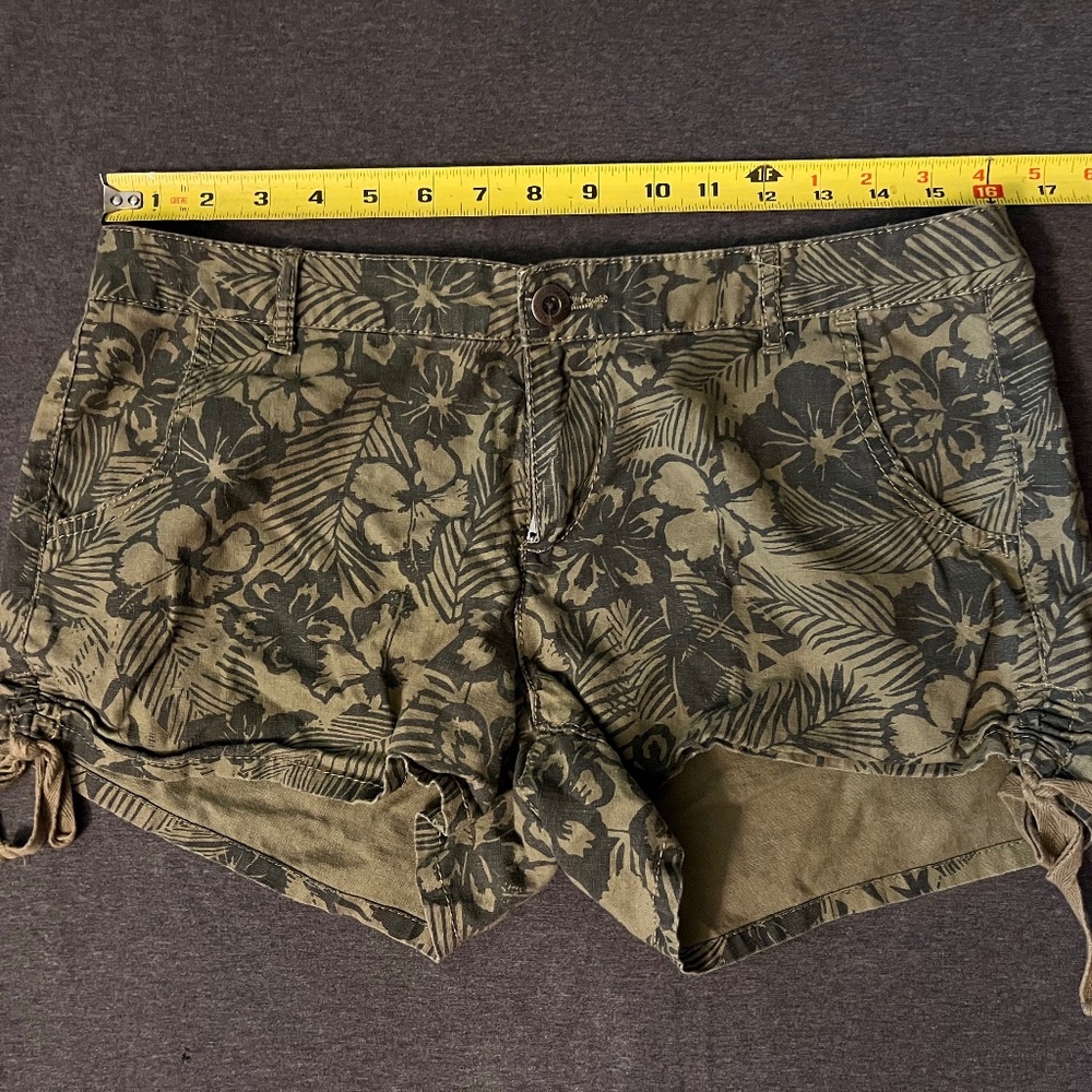 BeBop Floral Camo Shorts